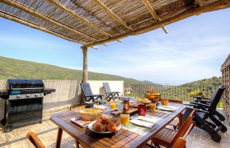 G&icirc;te n&deg;64111 Cagnano - Corse - Gite &agrave; Cagnano, Grand-Bastia, Haute-Corse, labellis&eacute; Gites de France: la terrasse