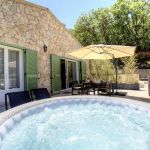 G&icirc;te &agrave; Cateri, La Balagne, Haute-Corse, labellis&eacute; G&icirc;tes de France : la terrasse le spa