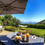 G&icirc;te &agrave; Penta Di Casinca, La C&ocirc;te Orientale, Haute-Corse, labellis&eacute; G&icirc;tes de France : la terrasse et le jardin