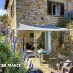 Gîte à Cargèse, la côte ouest, en Corse du Sud, labellisé Gîte de France : le gite et la terrasse Gîte à Cargèse, la côte ouest, en Corse du Sud, labellisé Gîte de France : le gite et la terrasse