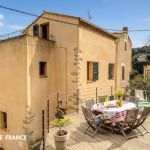 G&icirc;te &agrave; Moncale, Balagne, Haute-Corse, labellis&eacute; G&icirc;tes de France : la terrasse face au g&icirc;te