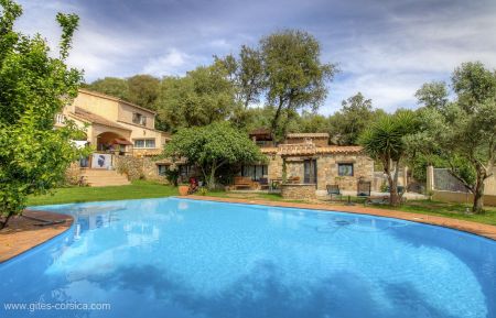 G&icirc;te n&deg;27252 Olmeto - Corse - Gite &agrave; Olmeto, Le Grand Valinco, Corse du Sud, Labellis&eacute; G&icirc;tes de France : la piscine avec le jardin