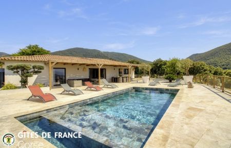 G&icirc;te n&deg;28621 Sart&egrave;ne - Corse - Gite &agrave; Sart&egrave;ne, le Grand Valinco, Corse du Sud, labellis&eacute; G&icirc;tes de France : la maison et la piscine