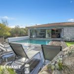 Gite à Sotta, Corse du Sud, labellisé Gîtes de France : la piscine et le gite Gite à Sotta, Corse du Sud, labellisé Gîtes de France : la piscine et le gite