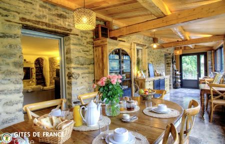 Chambre d'h&ocirc;tes n&deg;64521 Verd&egrave;se - Corse - Chambres d'h&ocirc;tes &agrave; Verd&egrave;se, Le Centre Corse, labellis&eacute;es G&icirc;tes de France : la salle &agrave; manger