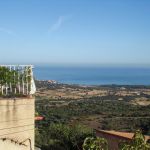 G&icirc;te &agrave; Aregno, Balagne, Haute-Corse, labellis&eacute; G&icirc;tes de France : la vue depuis le balcon