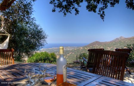 G&icirc;te n&deg;54801 Cateri - Corse - G&icirc;te &agrave; Cateri, en Balagne, Haute-Corse, labellis&eacute; G&icirc;tes de France : la terrasse vue mer