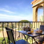 Appartement &agrave; Lumio, Balagne, Haute-Corse, labellis&eacute; G&icirc;tes de France : la vue depuis le balcon