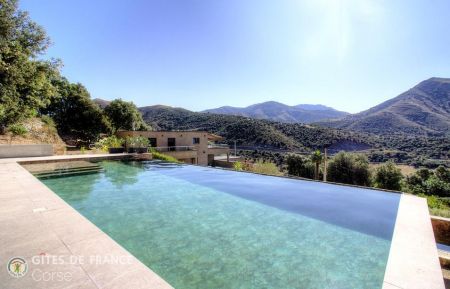 Gite à Tralonca, Centre Corse, Haute Corse, labellisé Gites de France : la piscine commune Gîte n°64492 Tralonca - Corse - Gite à Tralonca, Centre Corse, Haute Corse, labellisé Gites de France : la piscine commune