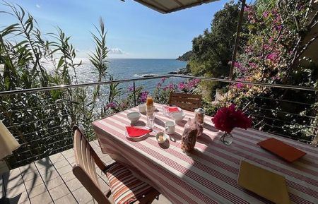 G&icirc;te n&deg;61381 Brando - Corse - G&icirc;te &agrave; Brando, Grand Bastia, Haute-Corse, labellis&eacute; G&icirc;tes de France : la terrasse avec vue mer