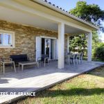 Gite &agrave; Ghisonaccia, C&ocirc;te-Orientale, Haute-Corse, labellis&eacute; Gites de France : le gite et la terrasse