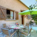 G&icirc;te &agrave; Valle Di Mezzana, Le Grand Ajaccio, Corse du Sud, labellis&eacute; G&icirc;tes de France : le gite avec la terrasse