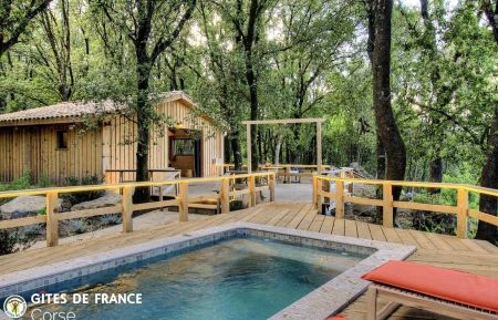 Gite à Prunelli di Fiumorbo, La Côte Orientale, Haute-Corse, labellisé Gites de France: la piscine Gîte n°64381 Prunelli-di-Fiumorbo - Corse - Gite à Prunelli di Fiumorbo, La Côte Orientale, Haute-Corse, labellisé Gites de France: la piscine