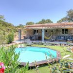 G&icirc;te-28441-pianottoli-sud-corse-corse-du-sud-labellis&eacute;-g&icirc;tes-de-france-la terrasse c&ocirc;t&eacute; piscine
