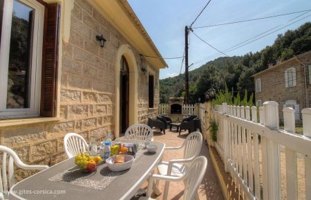 Gîte à Pietrosella, le grand Ajaccio, Corse du Sud, labellisé Gîtes de France : la terrasse Gîte n°20051 Pietrosella - Corse - Gîte à Pietrosella, le grand Ajaccio, Corse du Sud, labellisé Gîtes de France : la terrasse