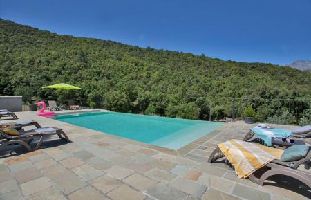 G&icirc;te n&deg;58421 Aiti - Corse - G&icirc;te &agrave; Aiti, Centre Corse, Haute-Corse, labellis&eacute; G&icirc;tes de France : La piscine &agrave; d&eacute;bordement.