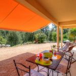 G&icirc;te &agrave; Levie en Corse du sud, labellis&eacute; G&icirc;tes de France : la terrasse