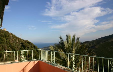 G&icirc;te n&deg;56933 Rogliano - Corse - G&icirc;te 56933 &agrave; Rogliano, Grand Bastia, Haute-Corse : Vue de la terrasse du haut