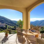 G&icirc;te &agrave; Sainte-Lucie-de-Tallano, le sud corse, Corse-du-Sud, labellis&eacute; G&icirc;tes de France : la terrasse
