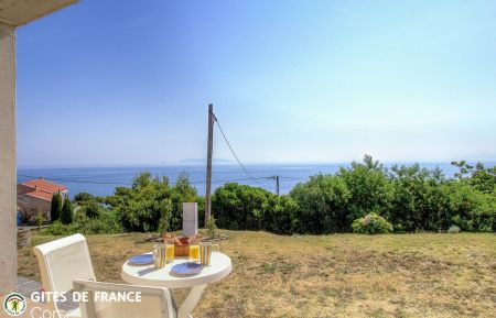 G&icirc;te n&deg;63184 Luri - Corse - Gite &agrave; Luri, Grand-Bastia, Haute-Corse, labellis&eacute; Gites de France : la terrasse couverte avec vue mer