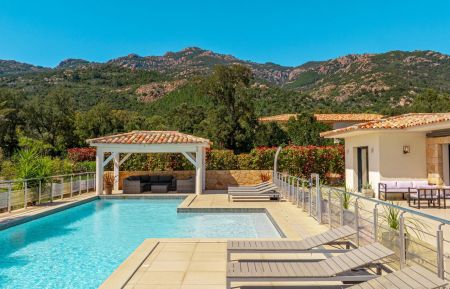 Gites-28401-porto-vecchio-sud-corse-corse-du-sud-labellisé-gite-de-france-la terrasse et sa piscine Gîte n°28401 Porto-Vecchio - Corse - Gites-28401-porto-vecchio-sud-corse-corse-du-sud-labellisé-gite-de-france-la terrasse et sa piscine