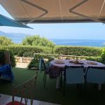 G&icirc;te &agrave; Tiuccia, la c&ocirc;te Ouest, Corse-du-Sud, labellis&eacute; G&icirc;tes de France : la terrasse