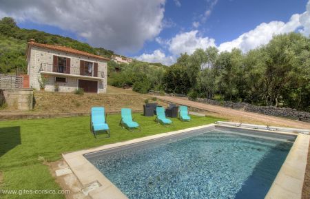 G&icirc;te n&deg;27801 Porto-Vecchio - Corse - g&icirc;te &agrave; Porto Vecchio, corse du sud, labellis&eacute; g&icirc;tes de france: la maison et la piscine
