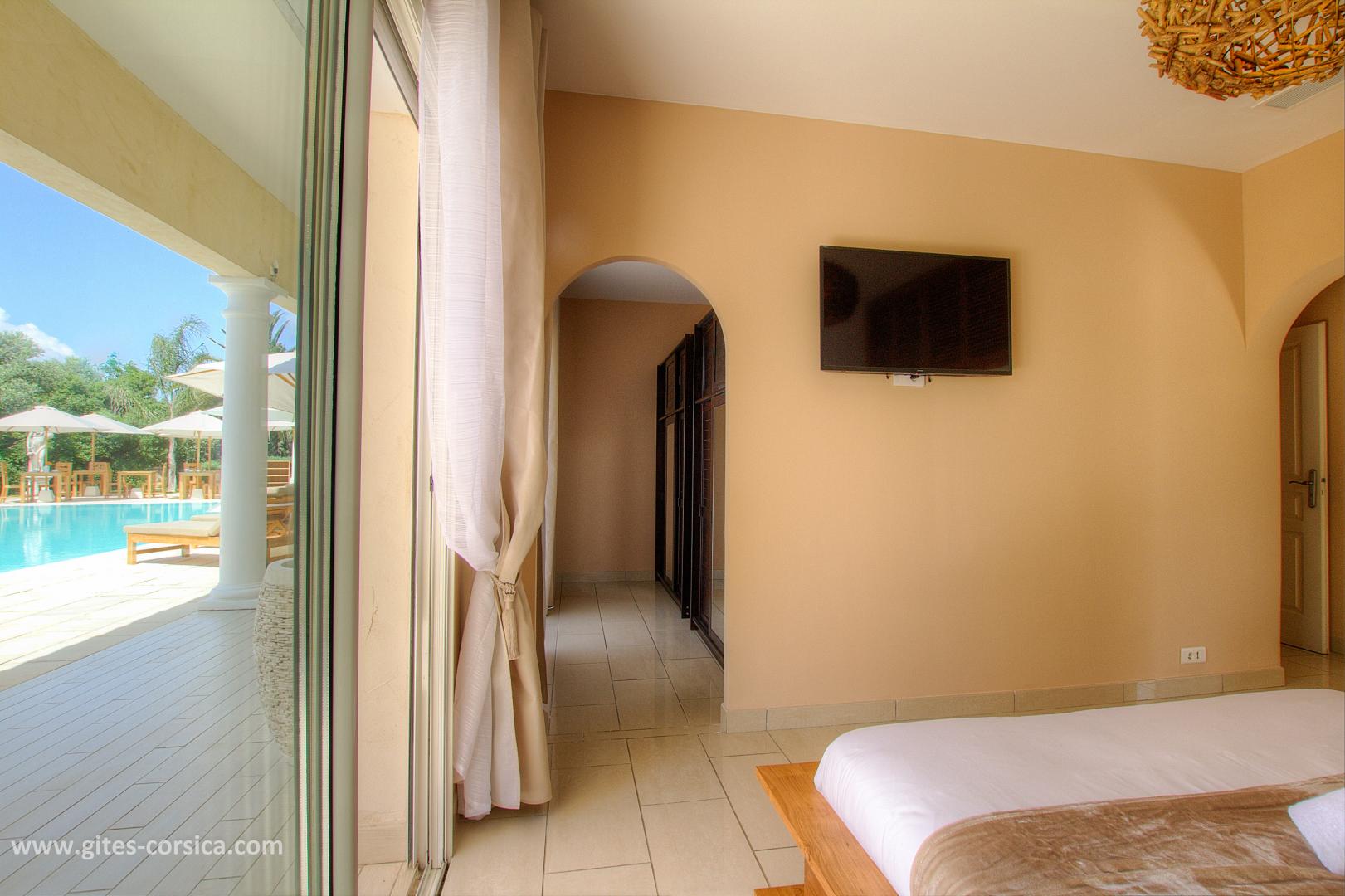 Chambres d'hôtes à Sarrola Carcopino, Le Grand Ajaccio, Corse du Sud, labellisé Gîtes de France : la chambre 1 photo 10