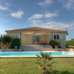 G&icirc;te &agrave; Ghisonaccia, C&ocirc;te orientale, Haute-Corse, labellis&eacute; G&icirc;tes de France : la piscine