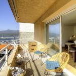 Gite &agrave; Propriano, Le grand Valinco, Corse du Sud, labellis&eacute; G&icirc;tes de France : la terrasse avec la vue sur le port