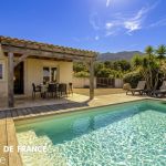G&icirc;te rural &agrave; Figari en Corse du sud, labellis&eacute; G&icirc;tes de France : la terrasse avec la piscine