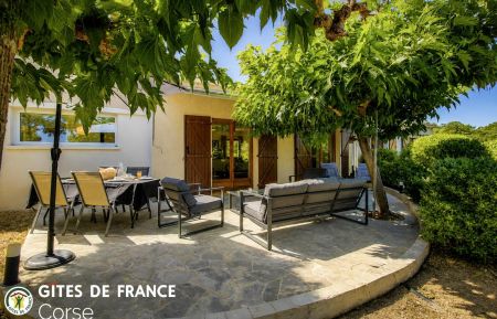 G&icirc;te n&deg;28851 Ajaccio - Corse - Gite &agrave; Ajaccio, Le Grand Ajaccio, Corse du Sud, Labellis&eacute; G&icirc;tes de France : la terrasse et la maison