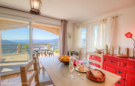 G&icirc;te n&deg;16406 Sart&egrave;ne - Corse - G&icirc;te &agrave; Sart&egrave;ne, le Grand Valinco, Corse du Sud, labellis&eacute; G&icirc;tes de France : Le s&eacute;jour et la terrasse de 25m2.