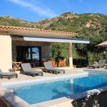 Gite &agrave; Araggio, Corse du Sud, labelis&eacute; G&icirc;tes de France : la maison avec la piscine