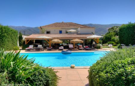 Gite à Peri, Le Grand Ajaccio, Corse du Sud, labellisé Gîtes de France : la piscine commune Gîte n°18065 Plaine de peri - Corse - Gite à Peri, Le Grand Ajaccio, Corse du Sud, labellisé Gîtes de France : la piscine commune