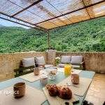 G&icirc;te &agrave; Muro, La Balagne, Haute-Corse, labellis&eacute; G&icirc;tes de France : le toit-terrasse attenant au s&eacute;jour