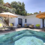 G&icirc;te &agrave; Viggianello, le Grand Valinco, Corse-du-Sud, labellis&eacute; G&icirc;tes de France, la piscine et la maison