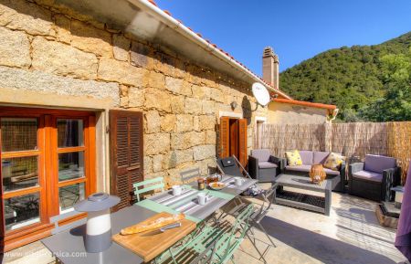 Gite à Ste Lucie de Tallano, Le Grand Valinco, Corse du Sud : labelisé Gîtes de France : la terrasse Gîte n°26901 Sainte-Lucie-de-Tallano - Corse - Gite à Ste Lucie de Tallano, Le Grand Valinco, Corse du Sud : labelisé Gîtes de France : la terrasse