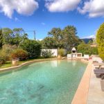 G&icirc;te &agrave; San Gavino di Carbini, le sud Corse, labellis&eacute; G&icirc;tes de France : la piscine