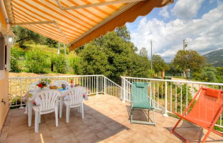 Gîte à Sagone, la côte Ouest, Corse-du-Sud, labellisé Gîtes de France : la terrasse Gîte n°25901 Sagone - Corse - Gîte à Sagone, la côte Ouest, Corse-du-Sud, labellisé Gîtes de France : la terrasse