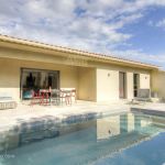 Gite &agrave; Bonifacio, Corse du Sud, Labellis&eacute; G&icirc;tes de France : la maison et la piscine