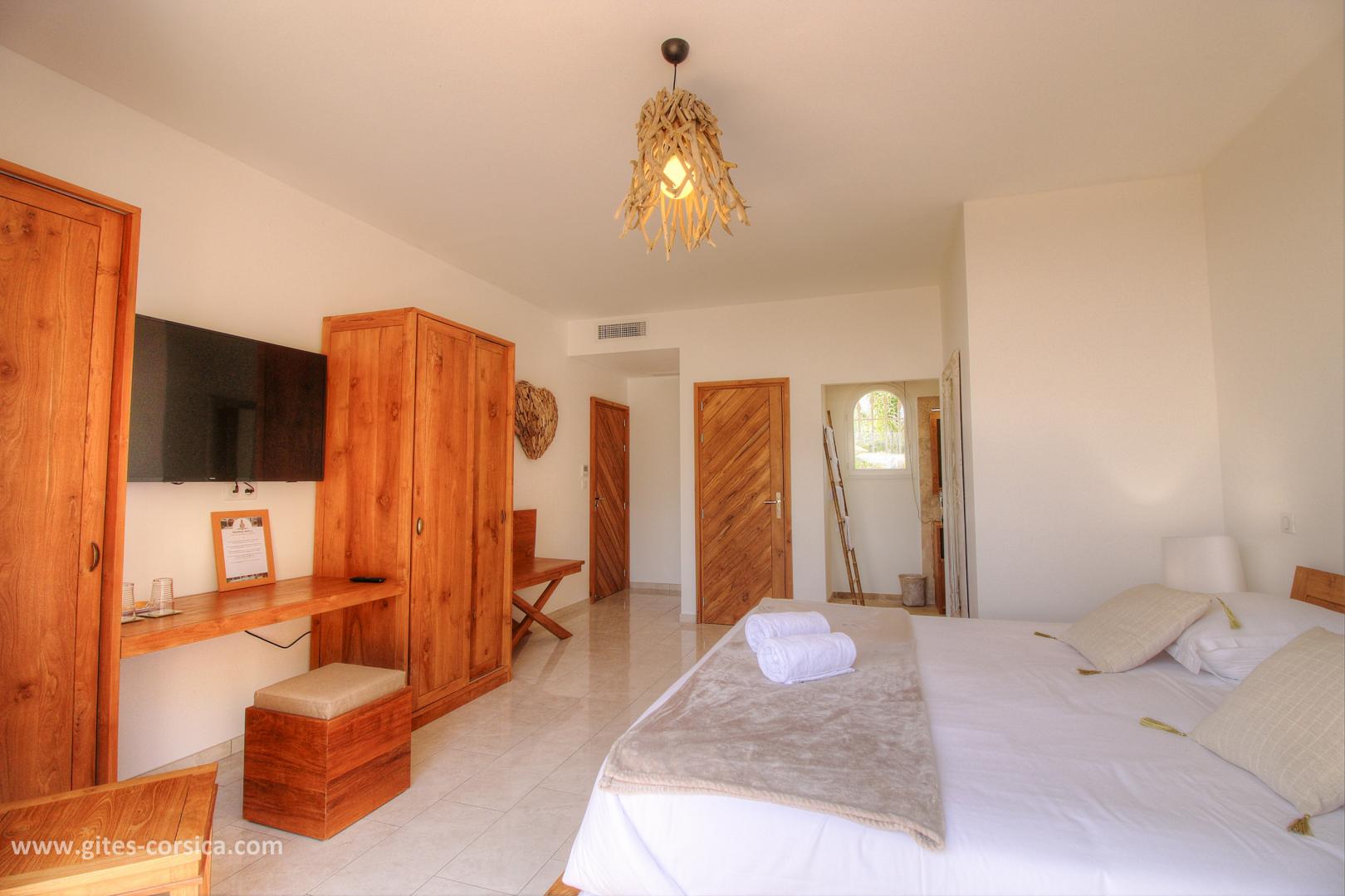 Chambres d'hôtes à Sarrola Carcopino, Le Grand Ajaccio, Corse du Sud, labellisé Gîtes de France : la chambre5 photo 33