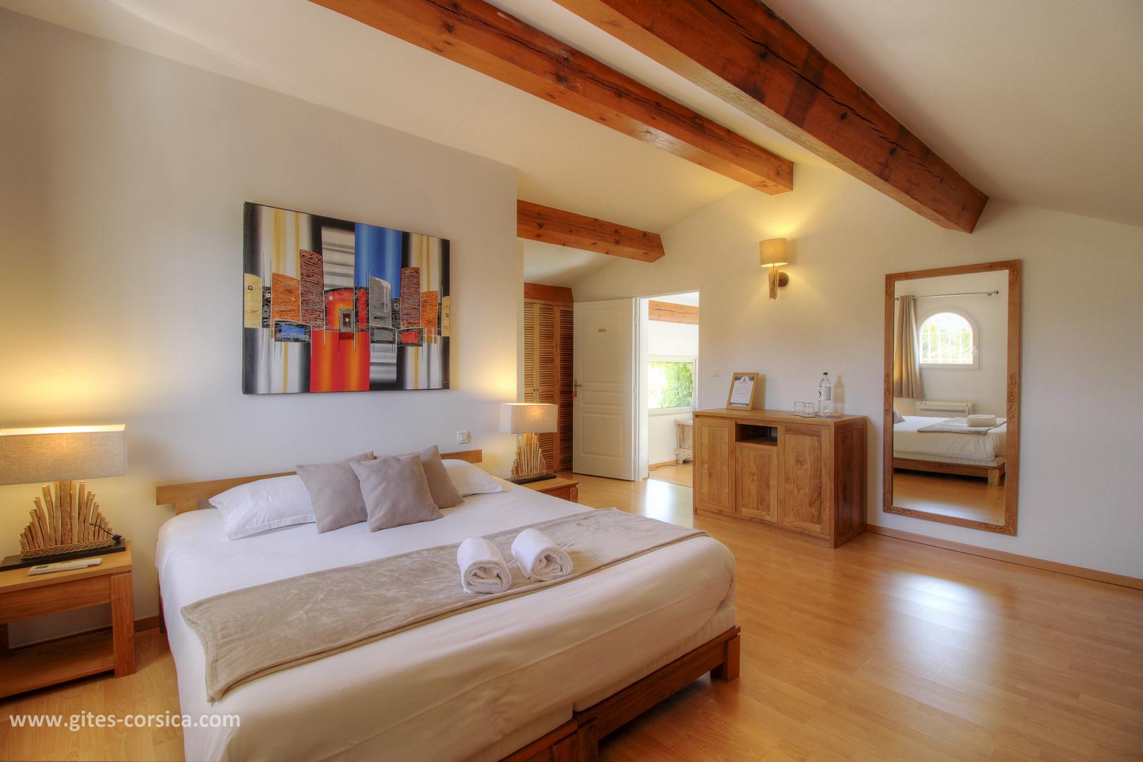 Chambres d'hôtes à Sarrola Carcopino, Le Grand Ajaccio, Corse du Sud, labellisé Gîtes de France : la chambre3 photo 23