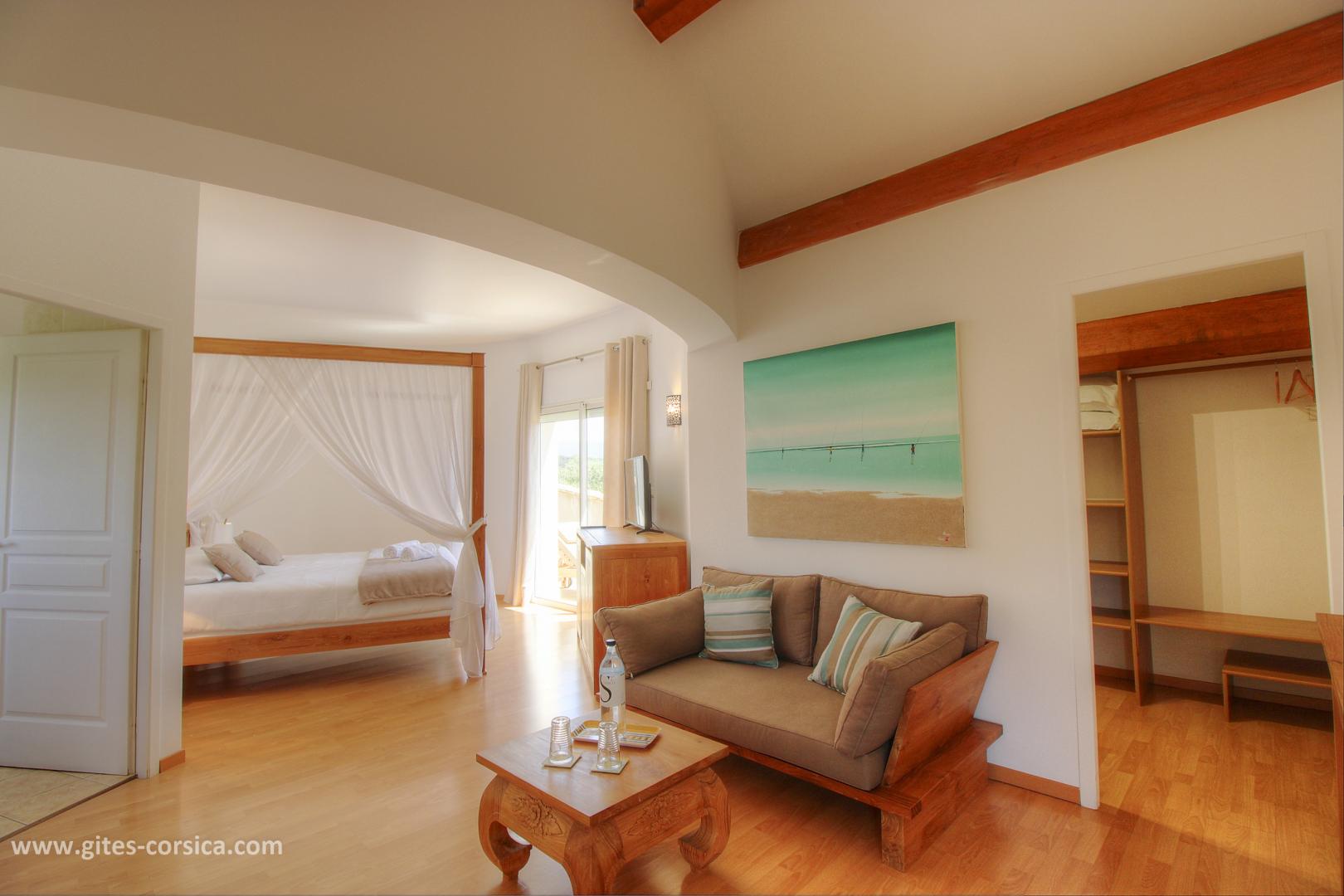 Chambres d'hôtes à Sarrola Carcopino, Le Grand Ajaccio, Corse du Sud, labellisé Gîtes de France : la chambre2 photo 18