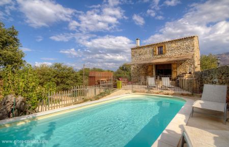 G&icirc;te n&deg;60241 Cateri - Corse - G&icirc;te &agrave; Cateri, Balagne, en Haute-Corse, labellis&eacute; G&icirc;tes de France : la piscine