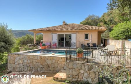 Gite à Sainte Lucie de Porto-Vecchio, le Sud Corse, labellisé Gîtes de France : la maison et la piscine Gîte n°28023 Sainte lucie de porto vecchio - Corse - Gite à Sainte Lucie de Porto-Vecchio, le Sud Corse, labellisé Gîtes de France : la maison et la piscine