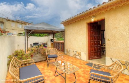 G&icirc;te n&deg;10974 Sagone - Corse - G&icirc;te &agrave; Sagone, la c&ocirc;te ouest, Corse-du-Sud, labellis&eacute; G&icirc;tes de France : la terrasse devant le g&icirc;te