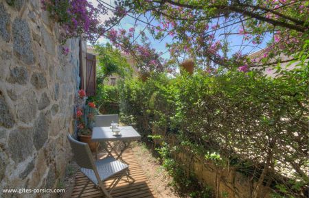 G&icirc;te n&deg;15083 Casaglione - Corse - G&icirc;te &agrave; Casglione, la c&ocirc;te ouest, labellis&eacute; G&icirc;tes de France, la terrasse 