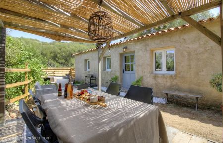 G&icirc;te n&deg;27881 Figari - Corse - Gite &agrave; Figari, le Sud Corse, labellis&eacute; G&icirc;tes de France : la terrasse couverte
